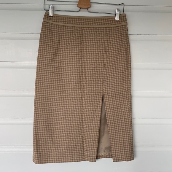J. Crew || 100% Wool Houndstooth Pencil Skirt with Front Slit; Size 4 - Picture 1 of 14